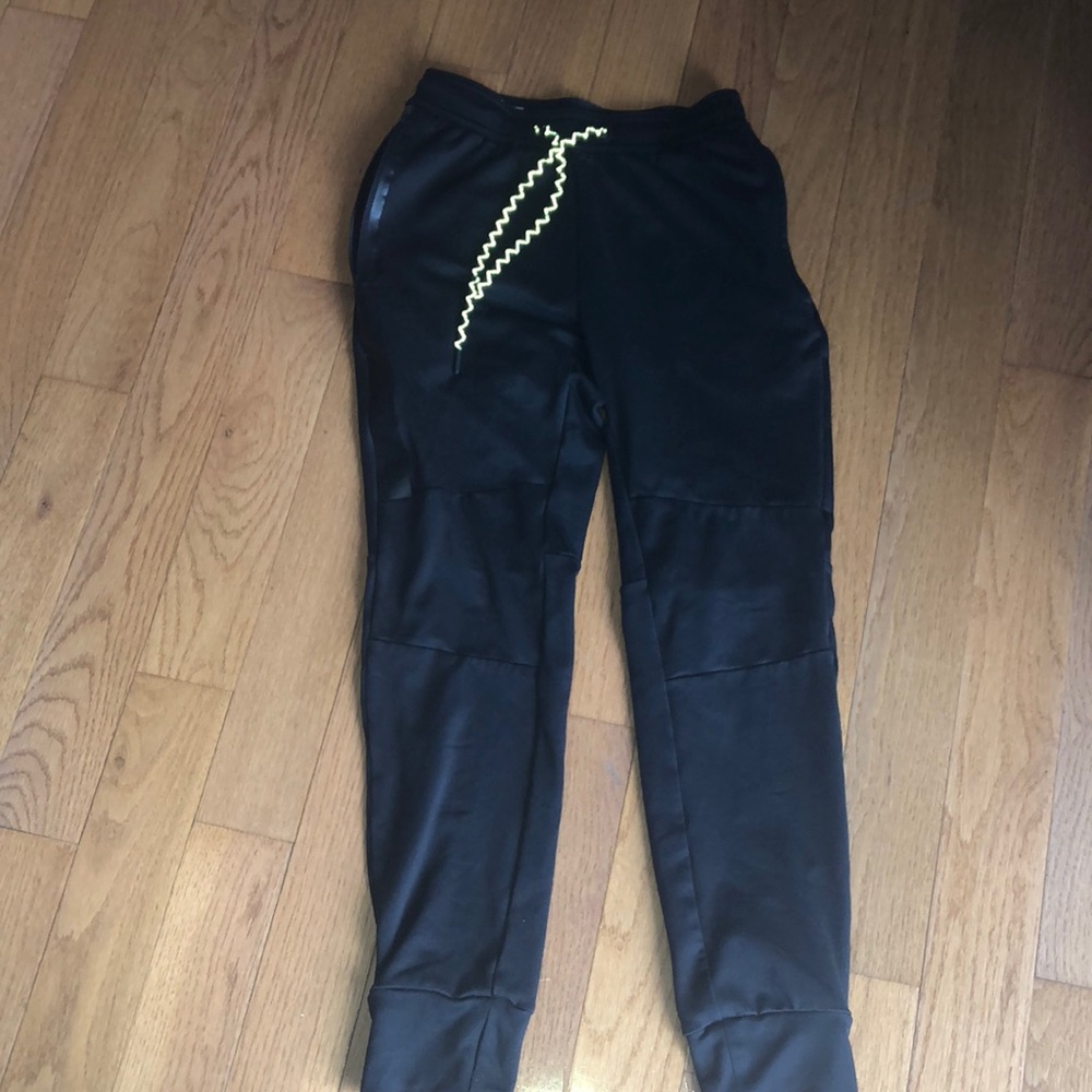 American eagle black joggers😍😍😍